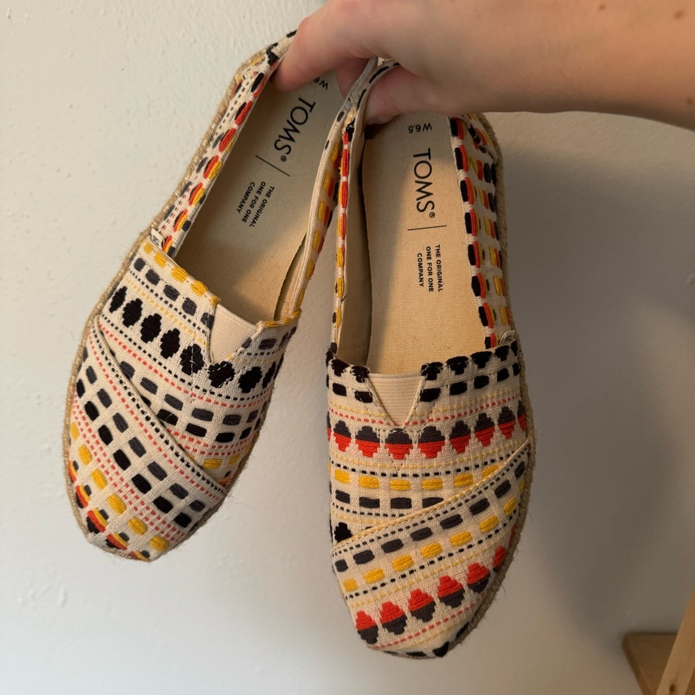 TOMS canvas espadrilles shoes - size 6.5